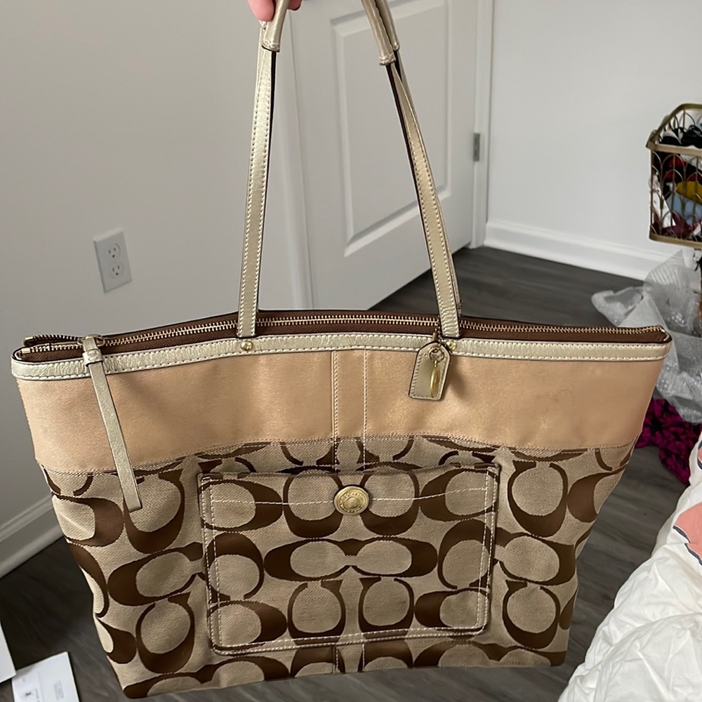 Large coach purse beautiful coach logo
